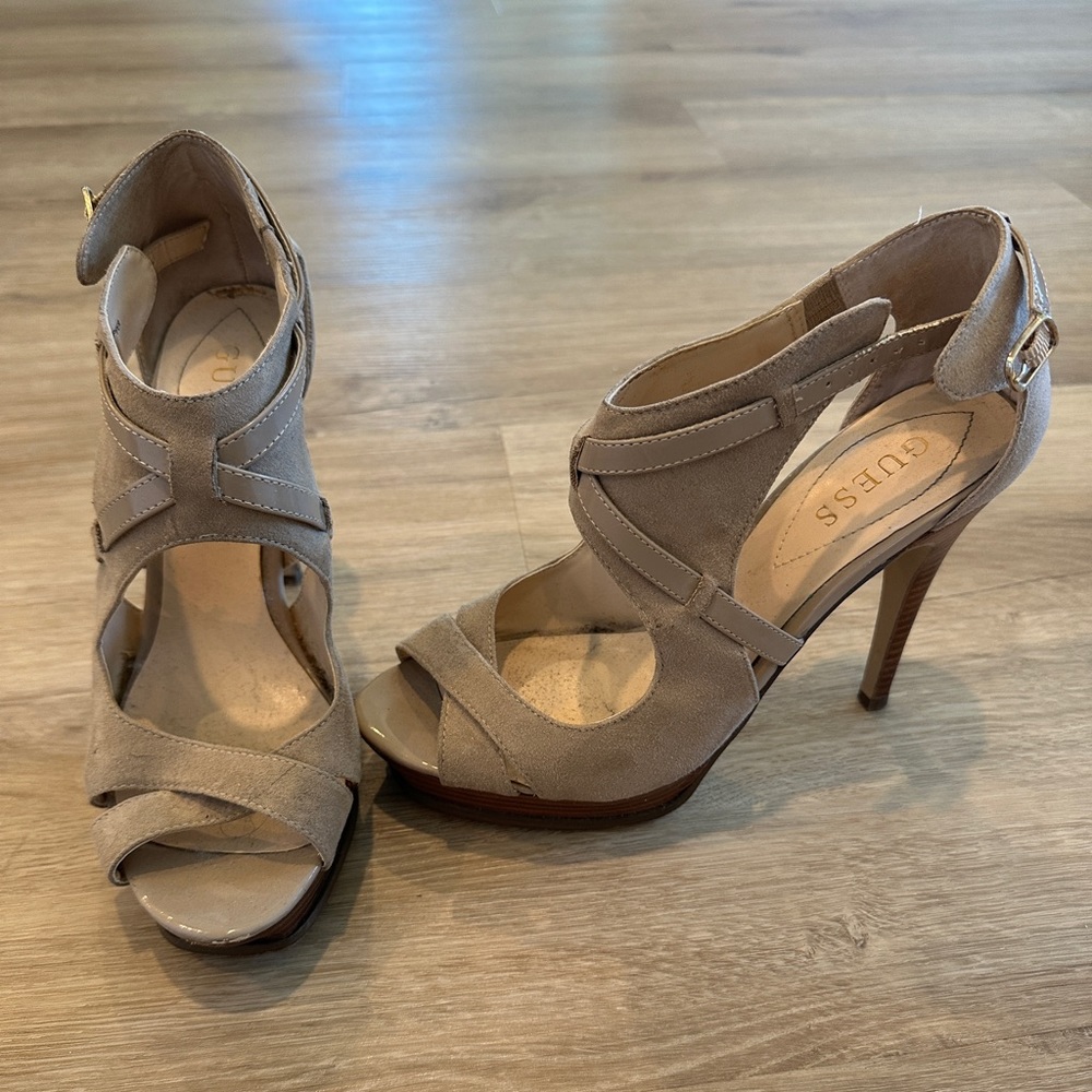Taupe Guess heel
